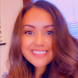 Meet your Posher, Alexis